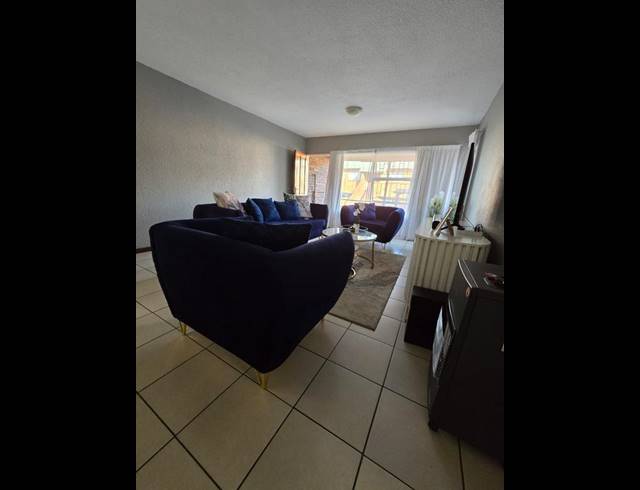 2 BEDROOM TOWNHOUSE FOR SALE IN OAKDENE